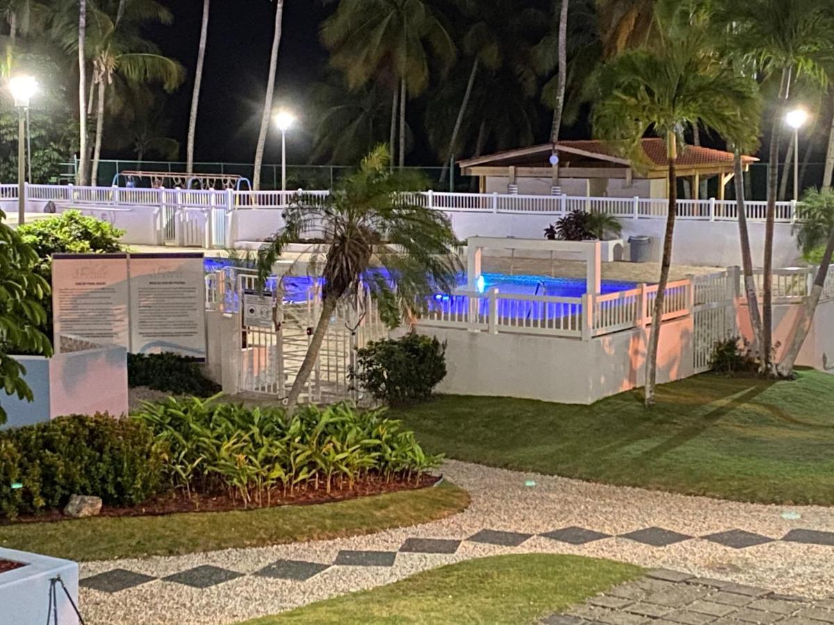 Hobie Oceanfront Apartment At Isla Verde San Juan Exterior foto