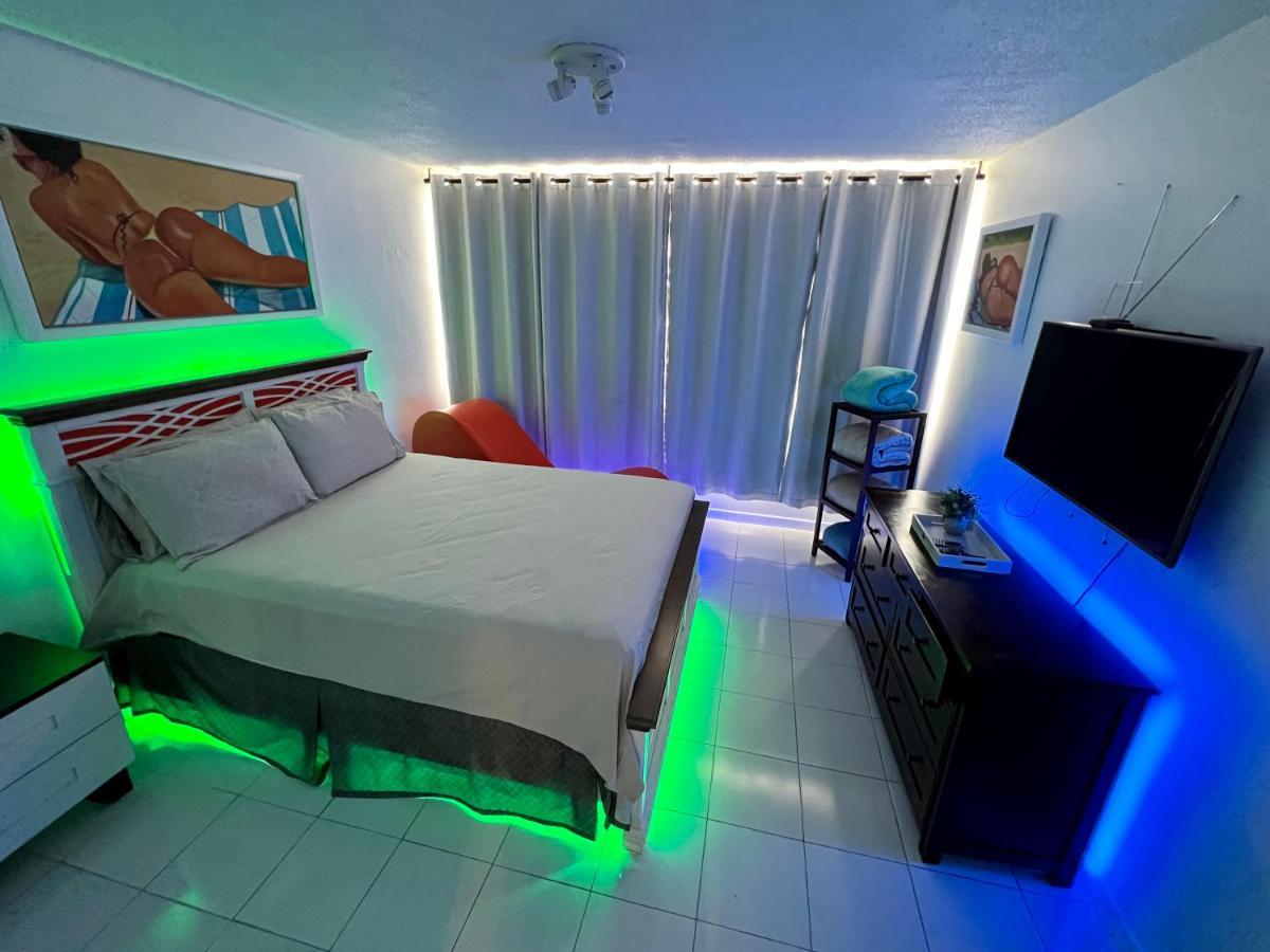 Hobie Oceanfront Apartment At Isla Verde San Juan Exterior foto