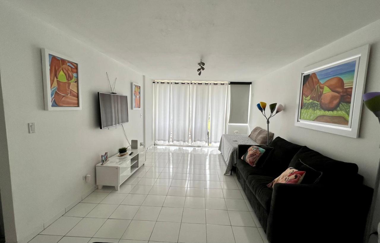 Hobie Oceanfront Apartment At Isla Verde San Juan Exterior foto