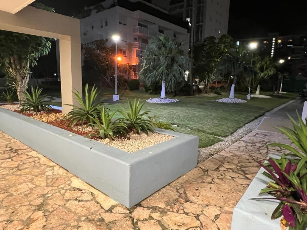 Hobie Oceanfront Apartment At Isla Verde San Juan Exterior foto